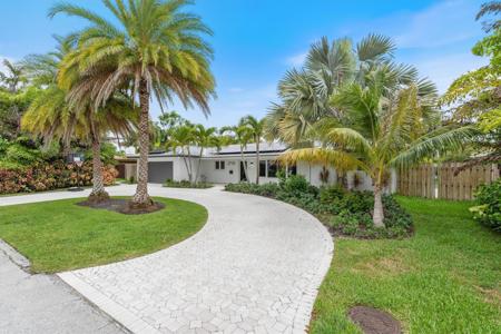 2725 NE 35th Ct