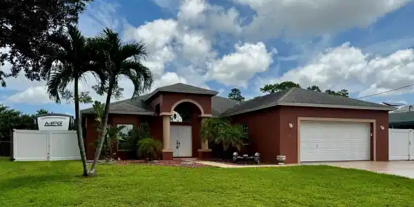 143 SW Glenwood Drive