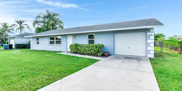2458 SW Hinchman Street
