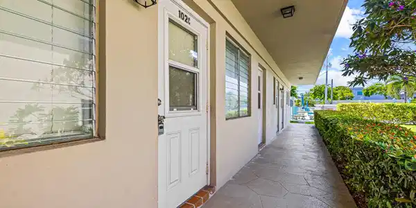 2121 NE 42nd Court