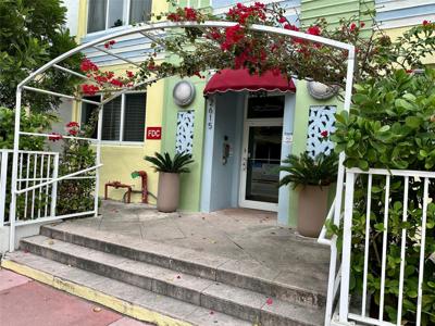 2615 Collins Ave