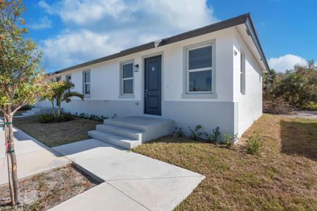 260 Rotonda Boulevard W