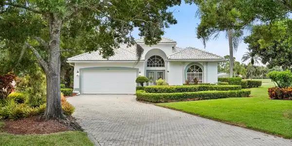 1401 SE Glencoe Court