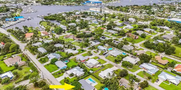 4879 SE Horseshoe Point Road