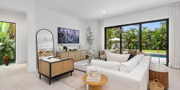 Image 2: Living Area 1