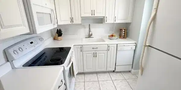 Image 3: Kitchen