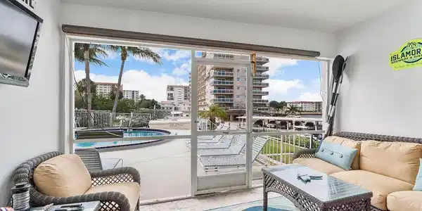 1166 Hillsboro Mile