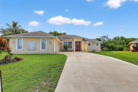 219 SE Sims Circle