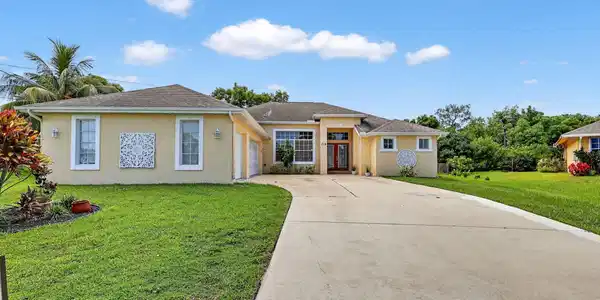 219 SE Sims Circle