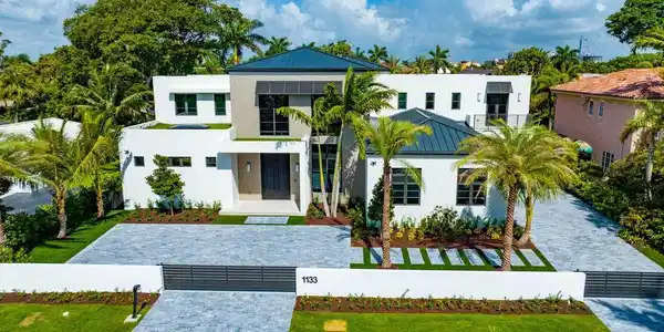 1133 Cocoanut Road
