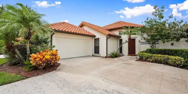 2915 SW Mariposa Circle