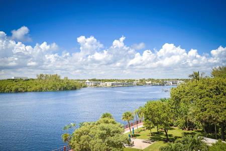 2121 N Ocean Boulevard