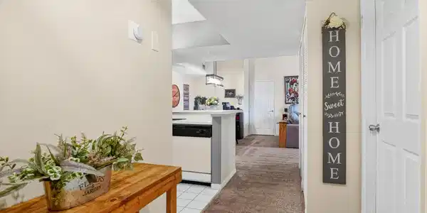 Image 3: Entry