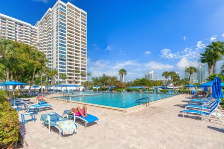 600 Three Islands Blvd