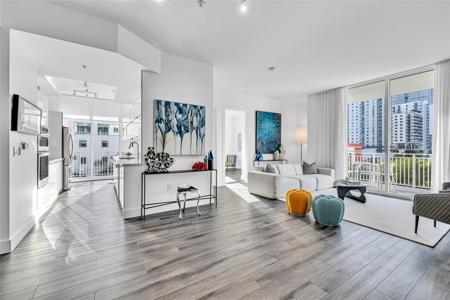 2275 Biscayne Blvd