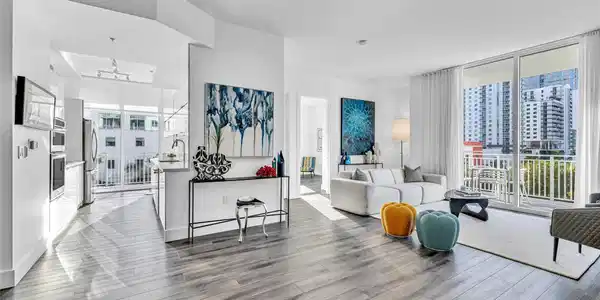 2275 Biscayne Blvd