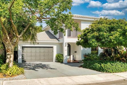 419 N Lakeside Drive