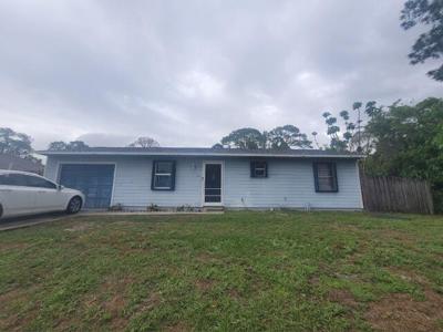 133 SW Essex Drive