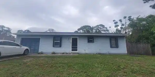 133 SW Essex Drive