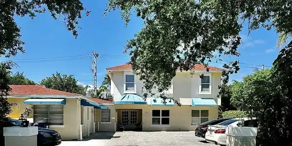 Image 2: 2