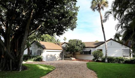 49 River Dr