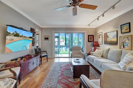 1332 Bayview Dr
