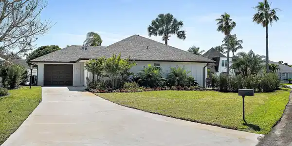 5722 SE Miles Grant Road