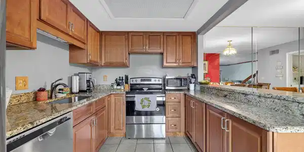 Image 2: 10-web-or-mls-3A5A6302