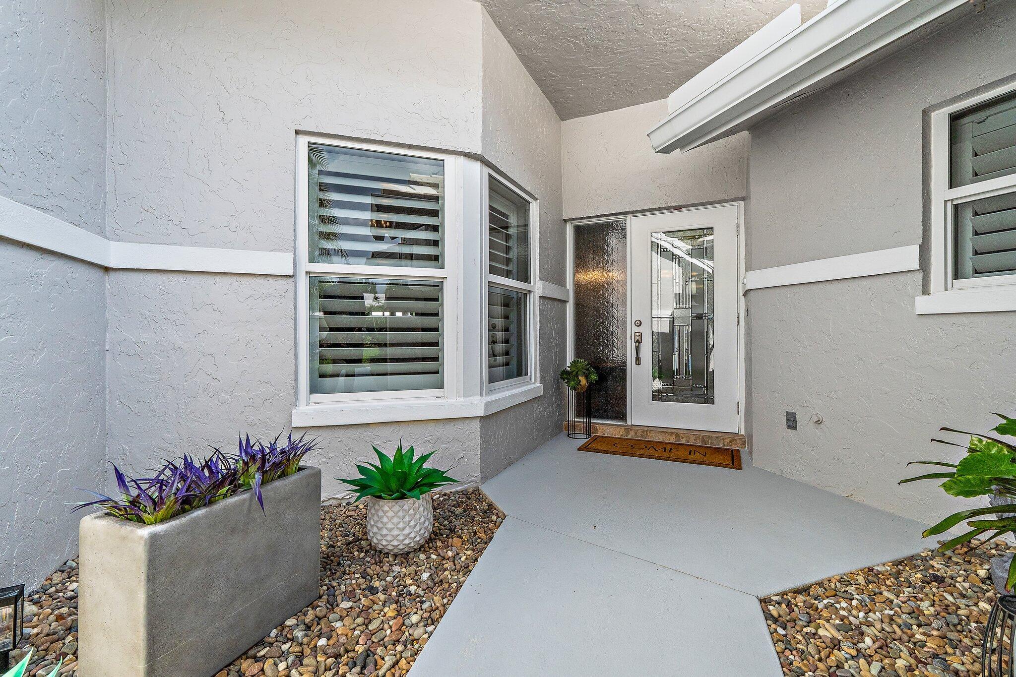 Image 4: 005-2387SWFoxpointWay-PalmCity-SMALL