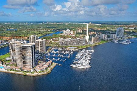 126 Lakeshore Drive
