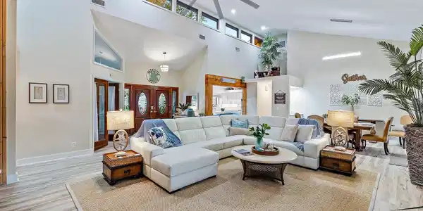Image 3: Living Room 2
