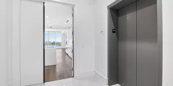 Image 2: Private Foyer