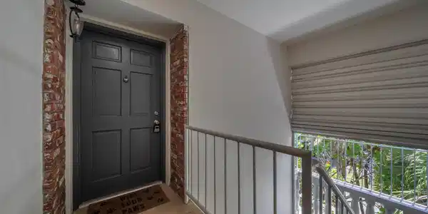 Image 3: Front Entrance