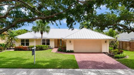 9746 SE Landing Place