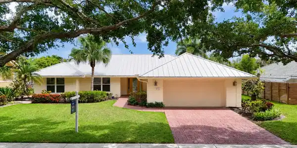 9746 SE Landing Place