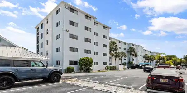 Image 2: 002-108ParadiseHarbourBoulevard-107-Nort