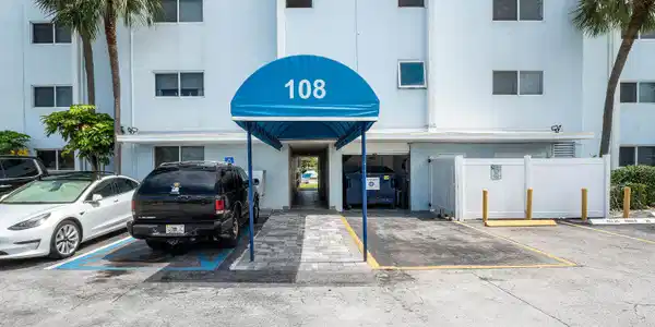 Image 3: 003-108ParadiseHarbourBoulevard-107-Nort