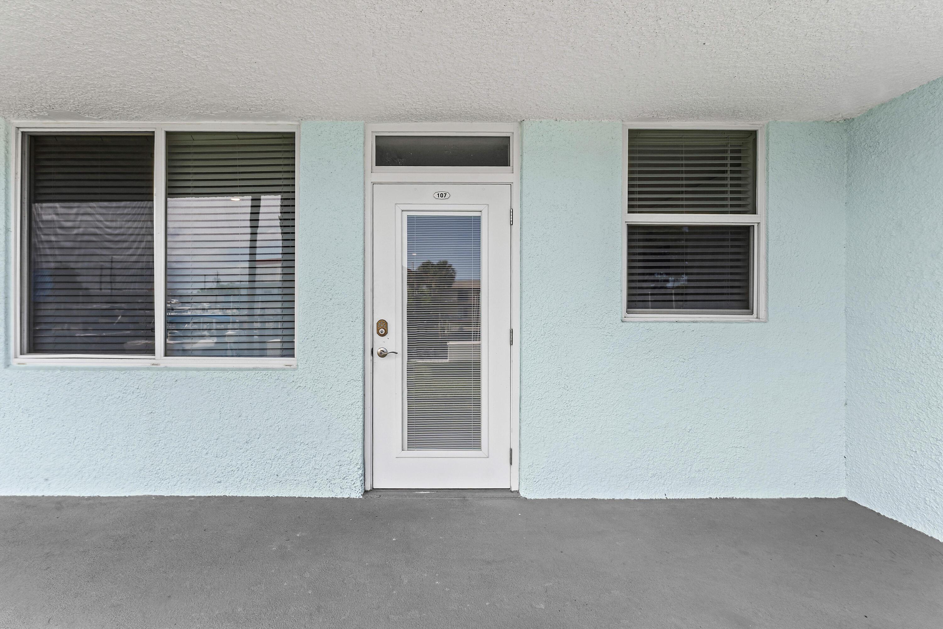 Image 4: 004-108ParadiseHarbourBoulevard-107-Nort