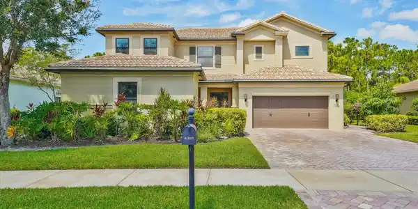 4381 SW Gossamer Circle
