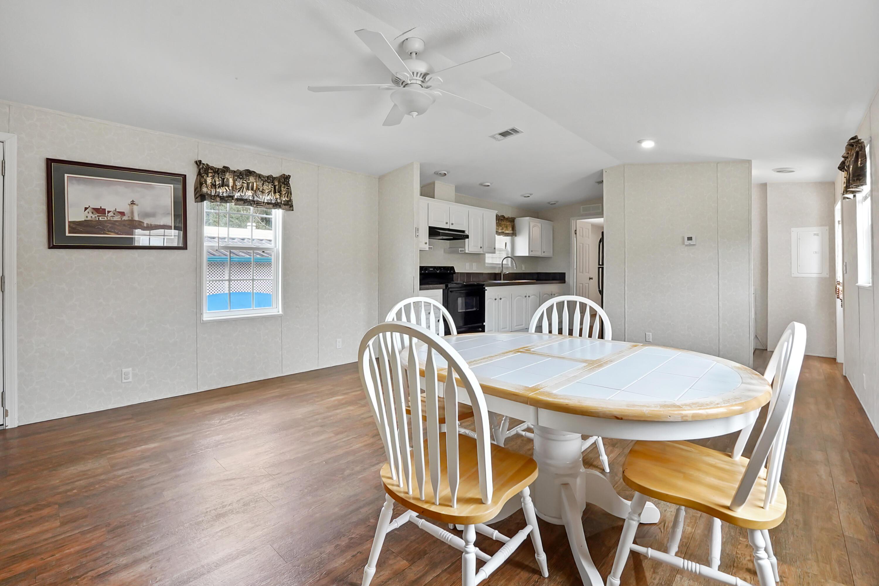 Image 4: 07 dining area 01