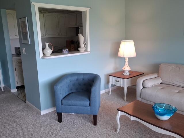 Image 4: Living room