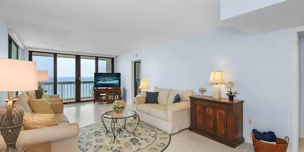 Image 4: Living area 2