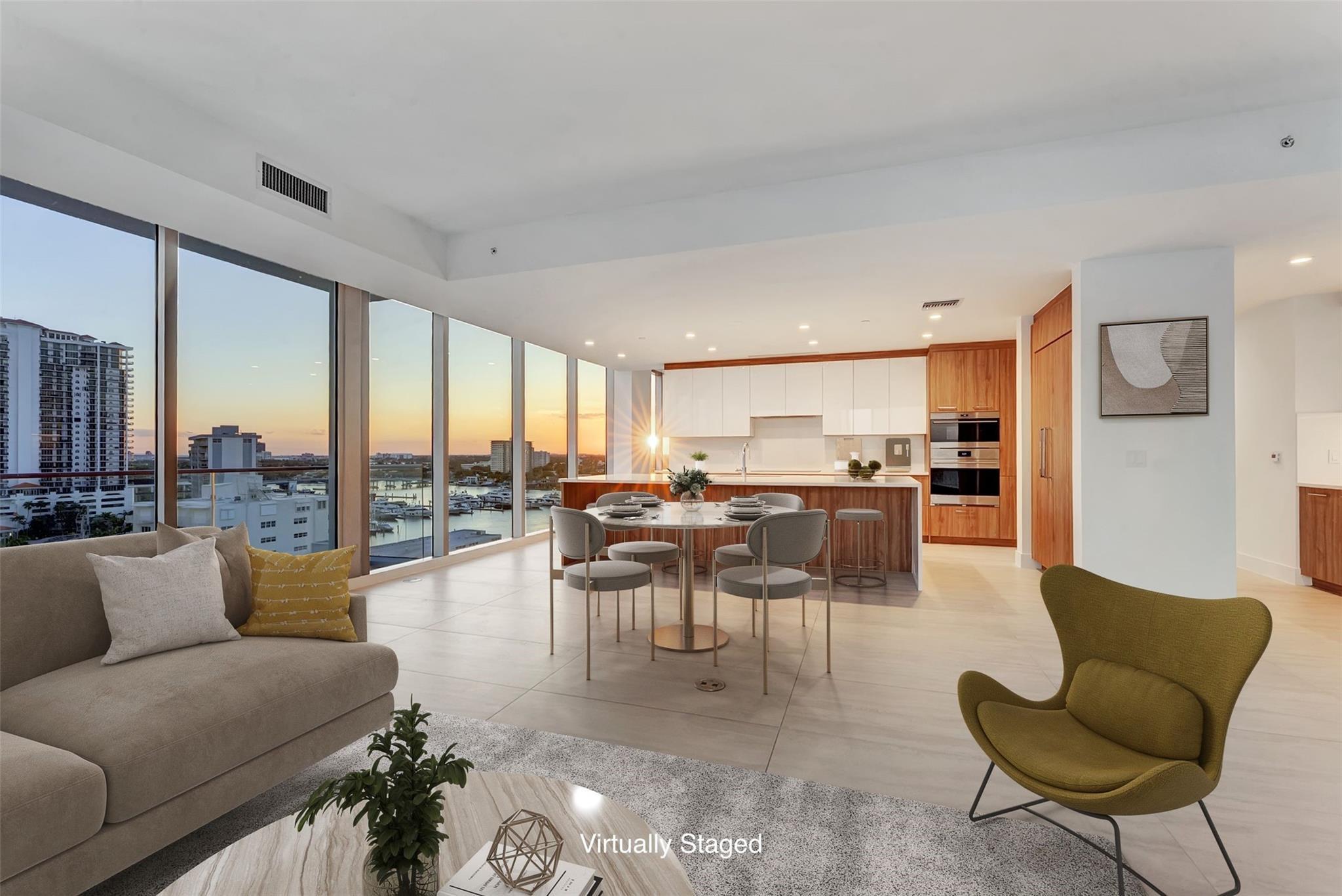 Image 4: LIVING ROOM
