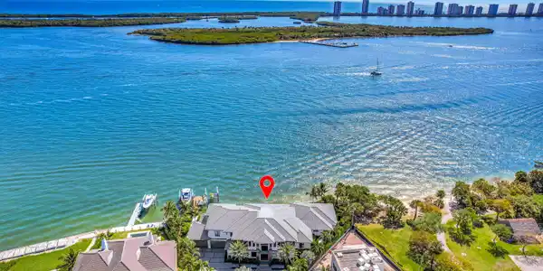712 Lakeside Circle
