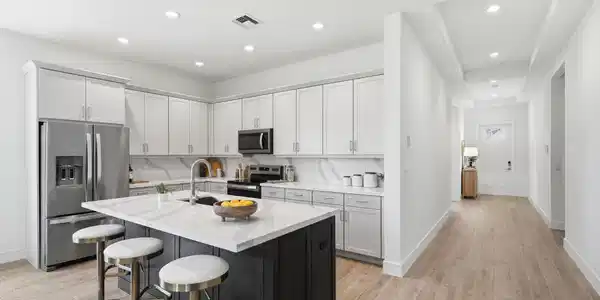 Image 4: Kitchen