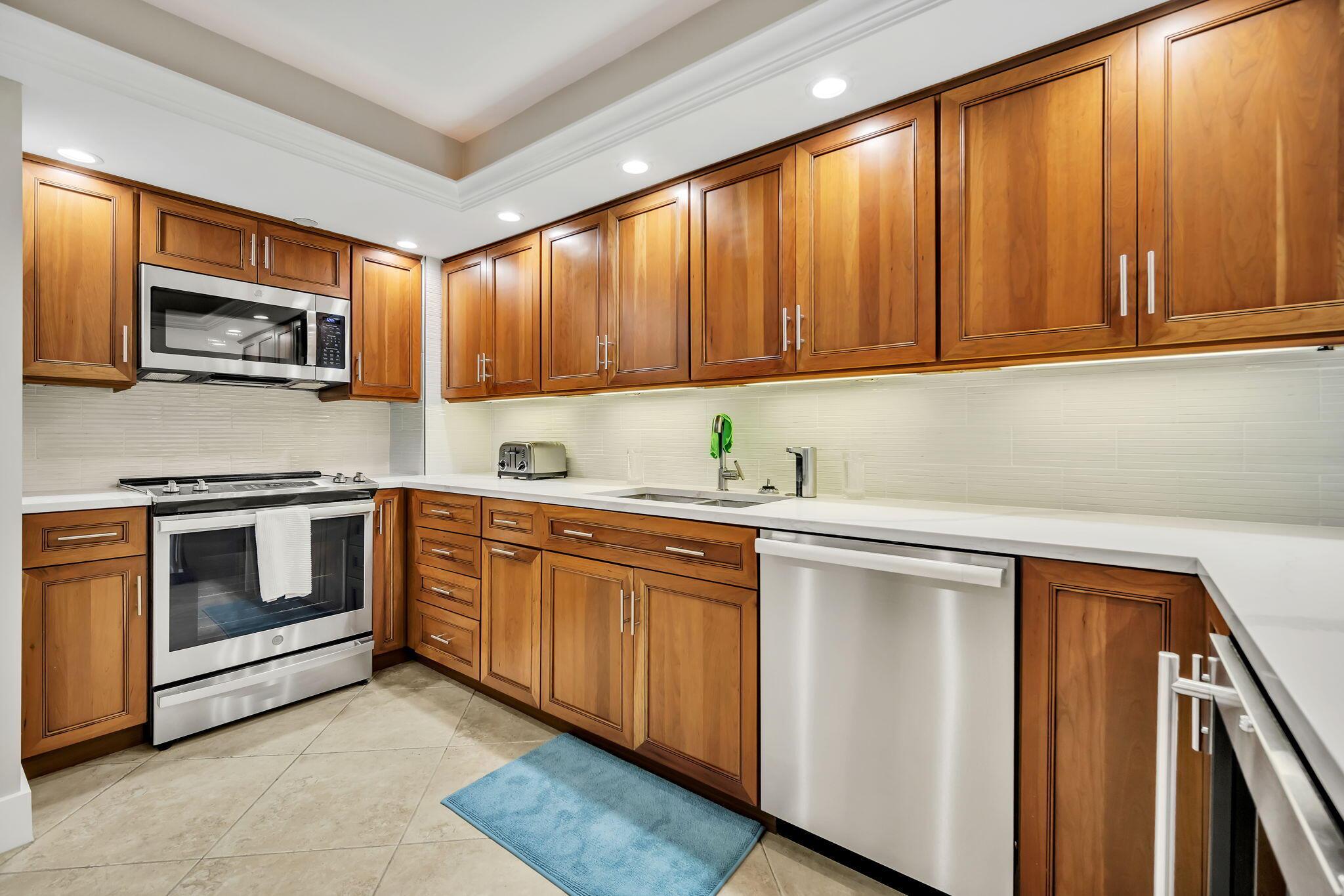 Image 3: Upgraded kitchen