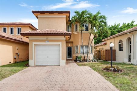 4112 NE 25th Ct