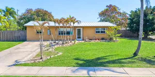 3177 SE Golden Gate Avenue