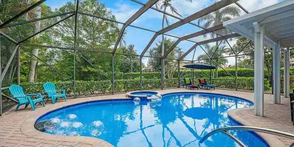 Image 4: Pool