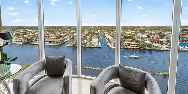 Image 2: FOREVER VIEWS!